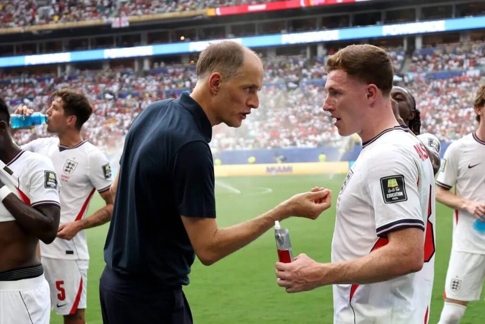 Thomas Tuchel speaks to Elliot Anderson